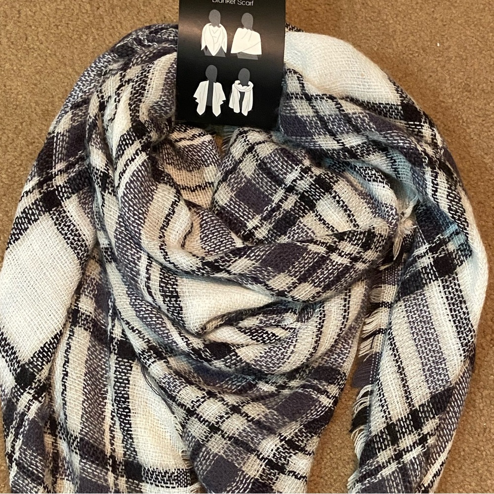 Lululemon Athletica Black and Cream Striped Scarf